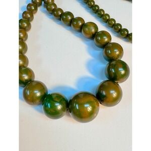 Bakelite rare cream spinach, Simichrome tested authentic, 1930'-40's era